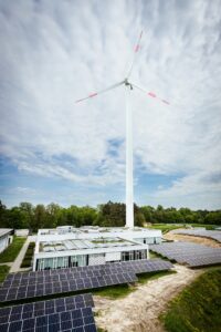 Vanadium-Redox-Flow-Batterie, Speicher, Fraunhofer ICT, Windrad